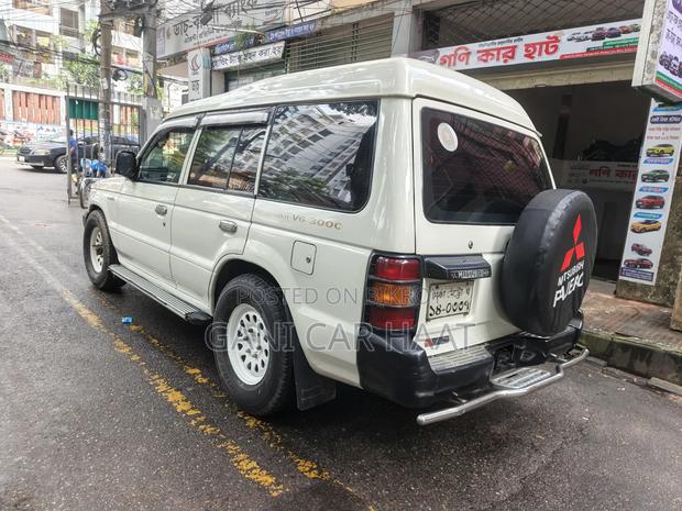 Mitsubishi Pajero 2.0 Pininfarina Automatic 2001 White