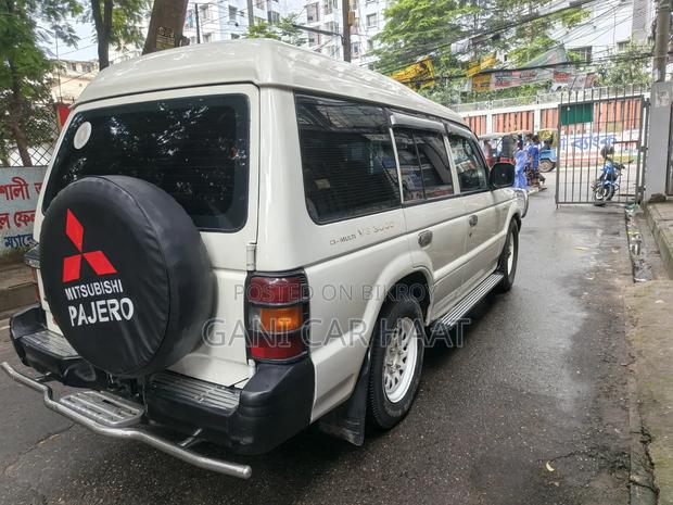 Mitsubishi Pajero 2.0 Pininfarina Automatic 2001 White