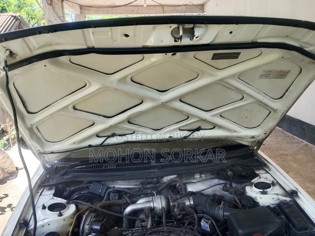 Toyota Corolla 2002 White