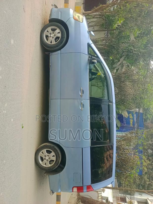 Toyota Noah 2005