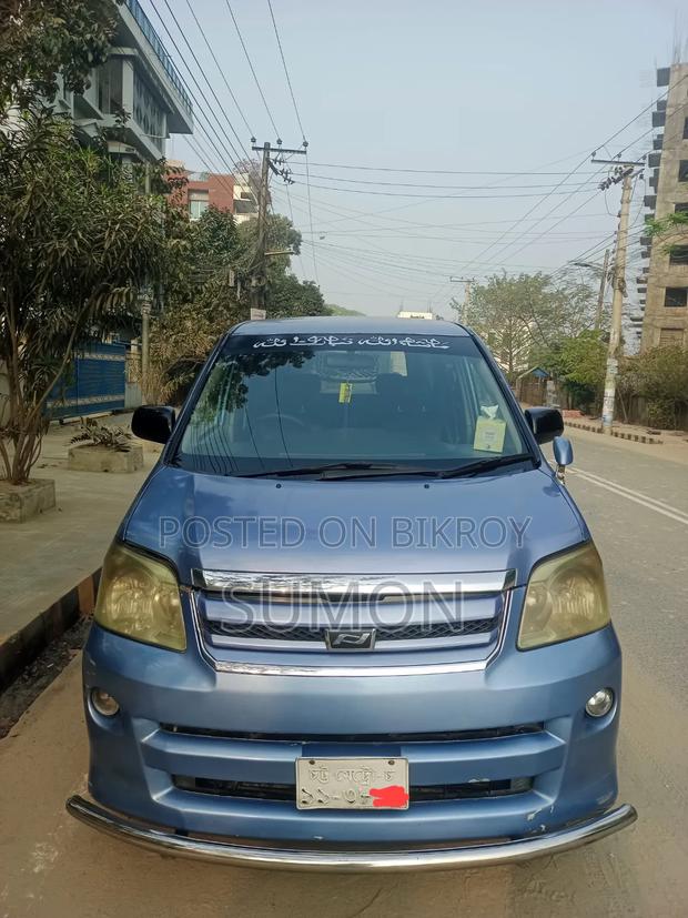 Toyota Noah 2005