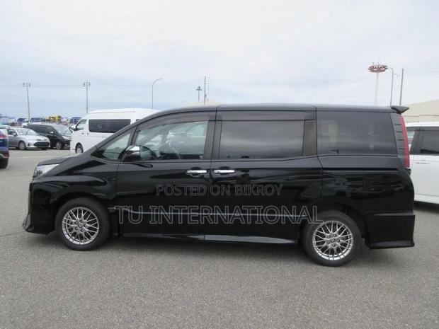 Toyota Noah 2021 Black