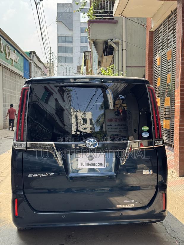 Toyota Esquire 2020 Blue