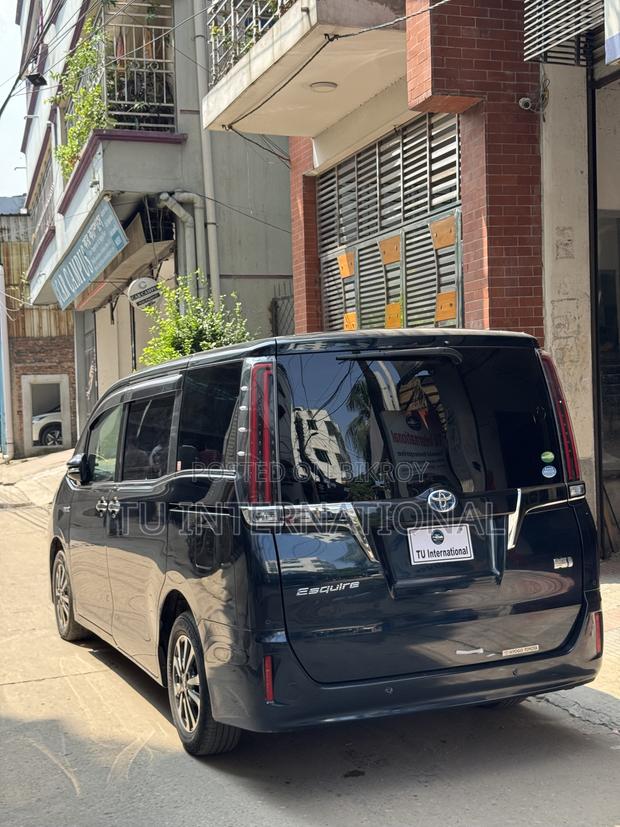 Toyota Esquire 2020 Blue