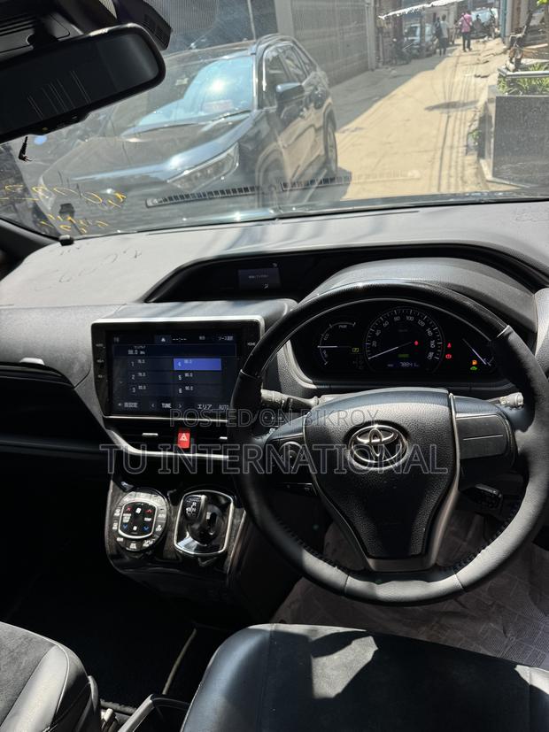 Toyota Esquire 2020 Blue