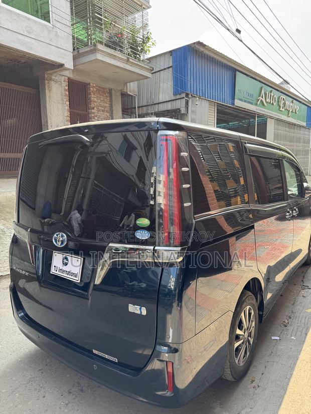 Toyota Esquire 2020 Blue