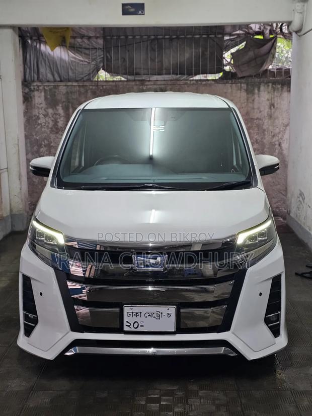 Toyota Noah 1.8 FWD Hybrid (7 seater) 2017 Pearl