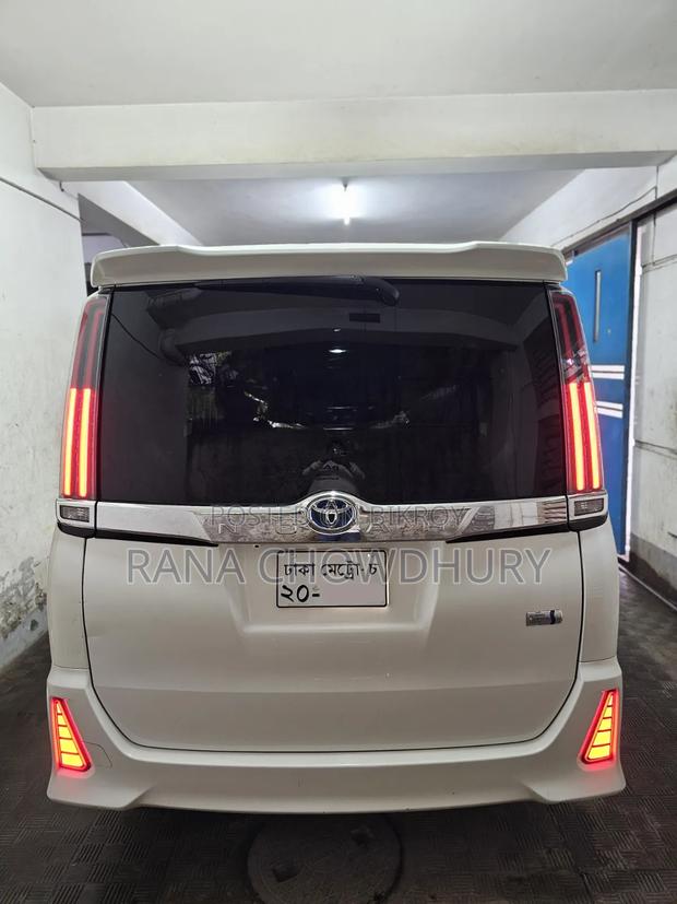 Toyota Noah 1.8 FWD Hybrid (7 seater) 2017 Pearl