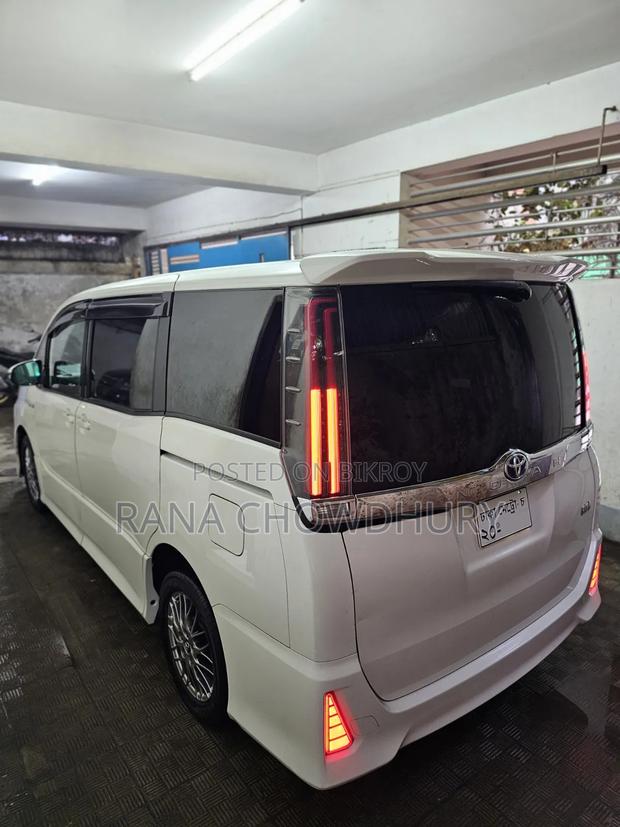Toyota Noah 1.8 FWD Hybrid (7 seater) 2017 Pearl