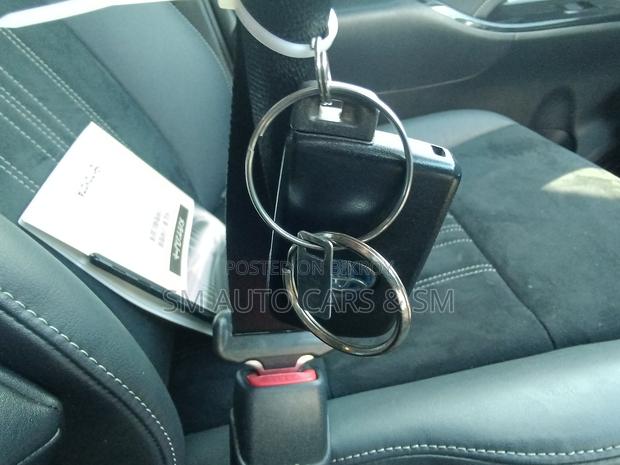 Toyota Esquire 1.8 FWD Hybrid (7 seater) 2021 Pearl