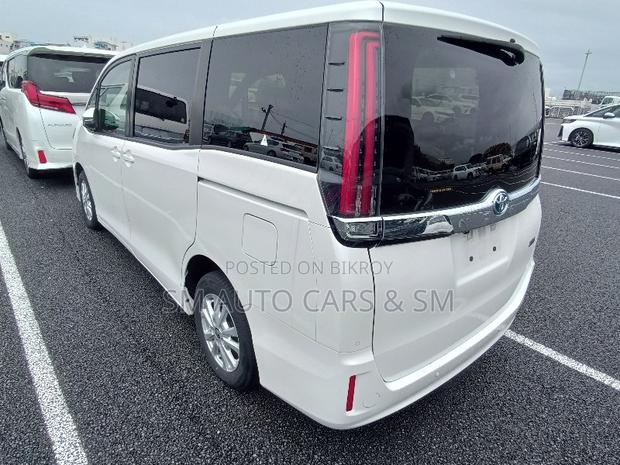 Toyota Noah 1.8 FWD Hybrid (7 seater) 2021 Pearl