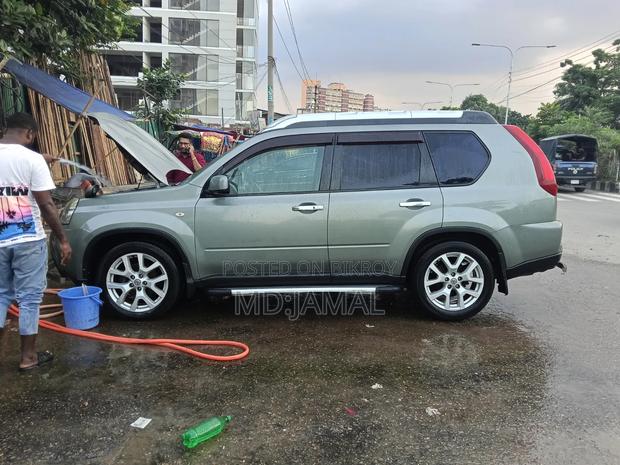 Nissan X-Trail 2011 Green