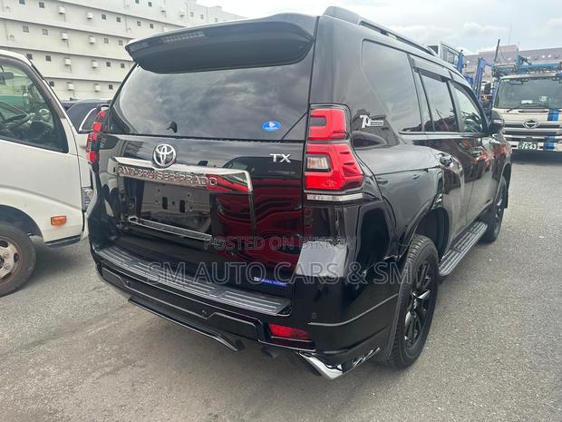 Toyota Land Cruiser Prado 2022 Black