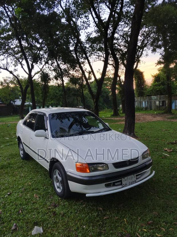 Toyota Corolla Sedan Automatic 1998 White