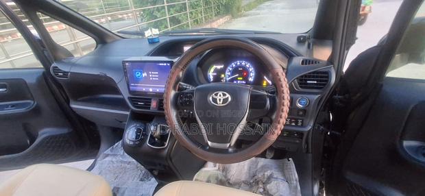 Toyota Noah 1.8 FWD Hybrid (7 seater) 2015 Black
