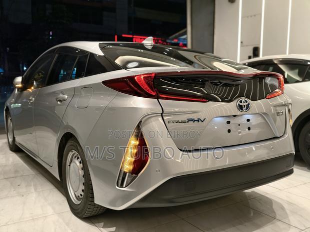 Toyota Prius 2021 Silver