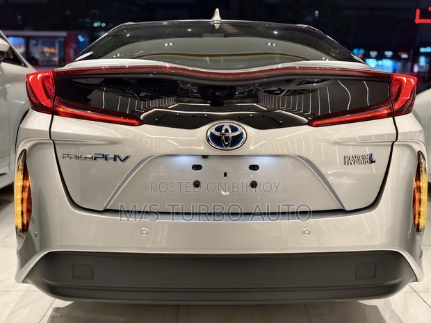Toyota Prius 2021 Silver