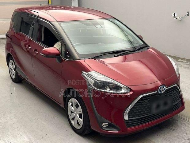 Toyota Sienta 2021 Red