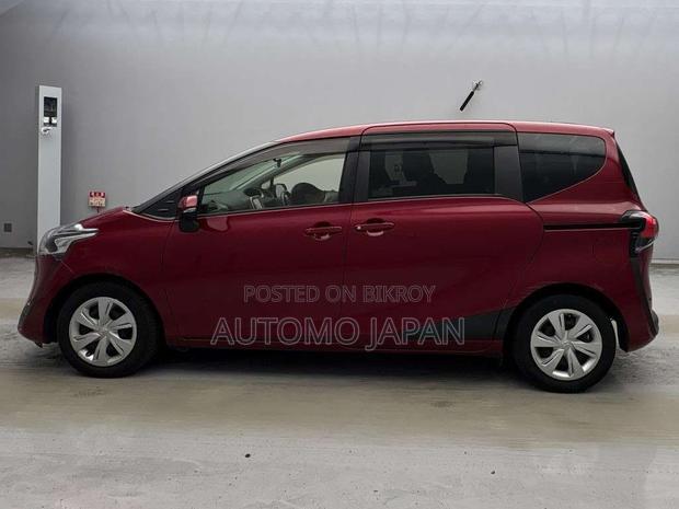 Toyota Sienta 2021 Red