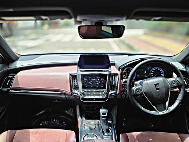 Toyota Crown 2018 Black