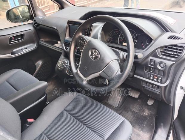 Toyota Noah 2.0 FWD (8 Seater) 2021 Pearl