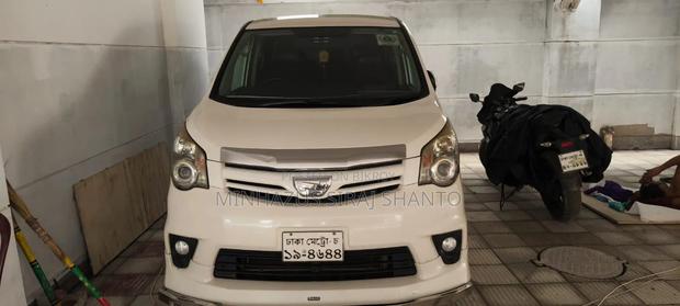 Toyota Noah 2.0 143hp AWD (7 Seater) 2012 Pearl