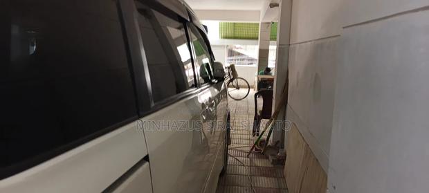 Toyota Noah 2.0 143hp AWD (7 Seater) 2012 Pearl