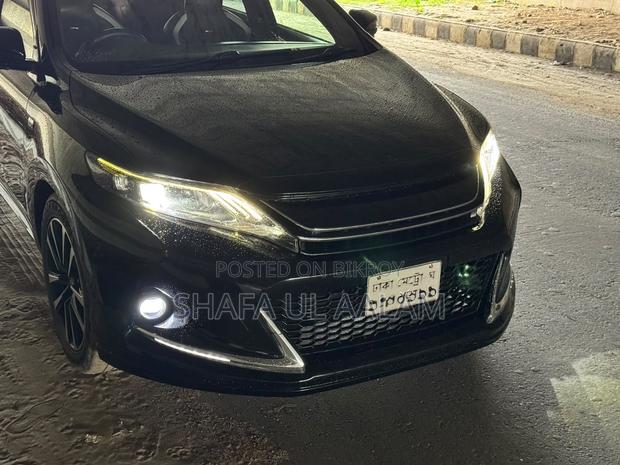Toyota Harrier 2.0 2015 Black
