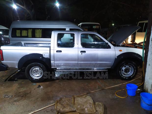 Nissan DoubleCab 2006 Silver