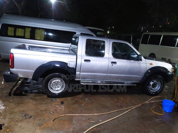 Nissan DoubleCab 2006 Silver