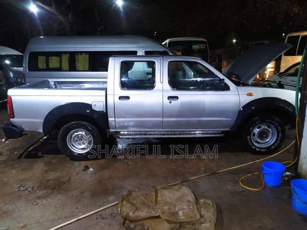 Nissan DoubleCab 2006 Silver
