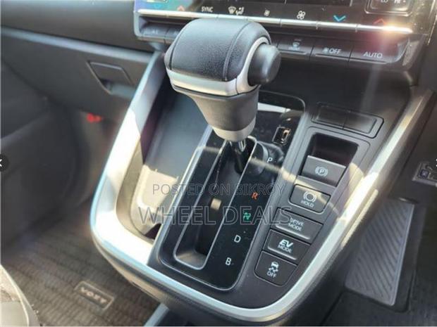 Toyota Voxy S-Z 2WD 7-Seater 2023 Pearl
