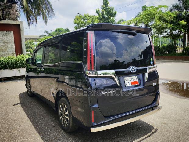 Toyota Esquire 2017 Black