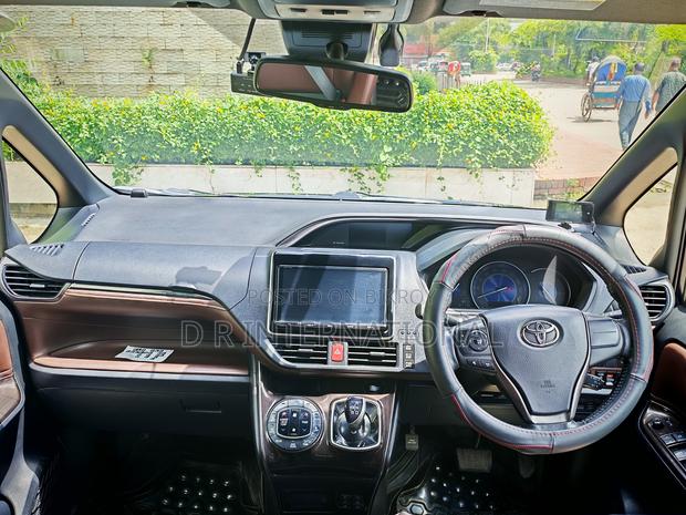 Toyota Esquire 2017 Black