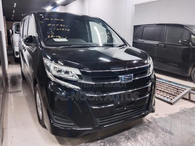 Toyota Noah 1.8 FWD Hybrid (7 seater) 2021 Black