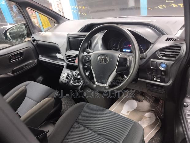 Toyota Noah 1.8 FWD Hybrid (7 seater) 2021 Black