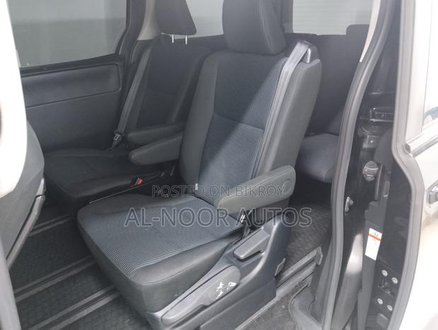 Toyota Noah 1.8 FWD Hybrid (7 seater) 2021 Black