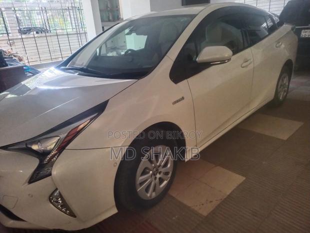 Toyota Prius L FWD 2019 White