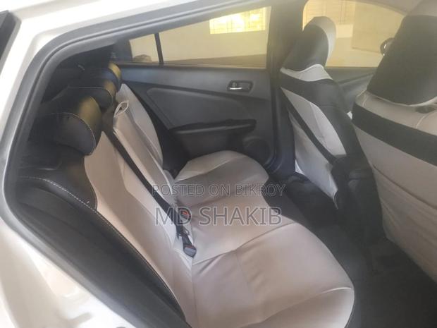 Toyota Prius L FWD 2019 White