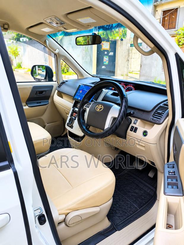 Toyota Noah 2.0 143hp FWD (8 Seater) 2012 Pearl