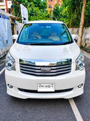 Toyota Noah 2.0 143hp FWD (8 Seater) 2012 Pearl for sale
