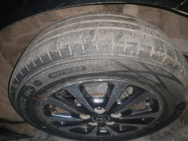Toyota Esquire 1.8 FWD Hybrid (7 seater) 2019 Black
