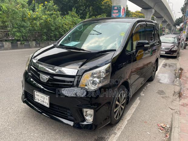 Toyota Noah 2011 Black