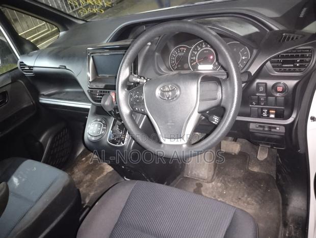 Toyota Noah 2.0 FWD (8 Seater) 2021 Pearl