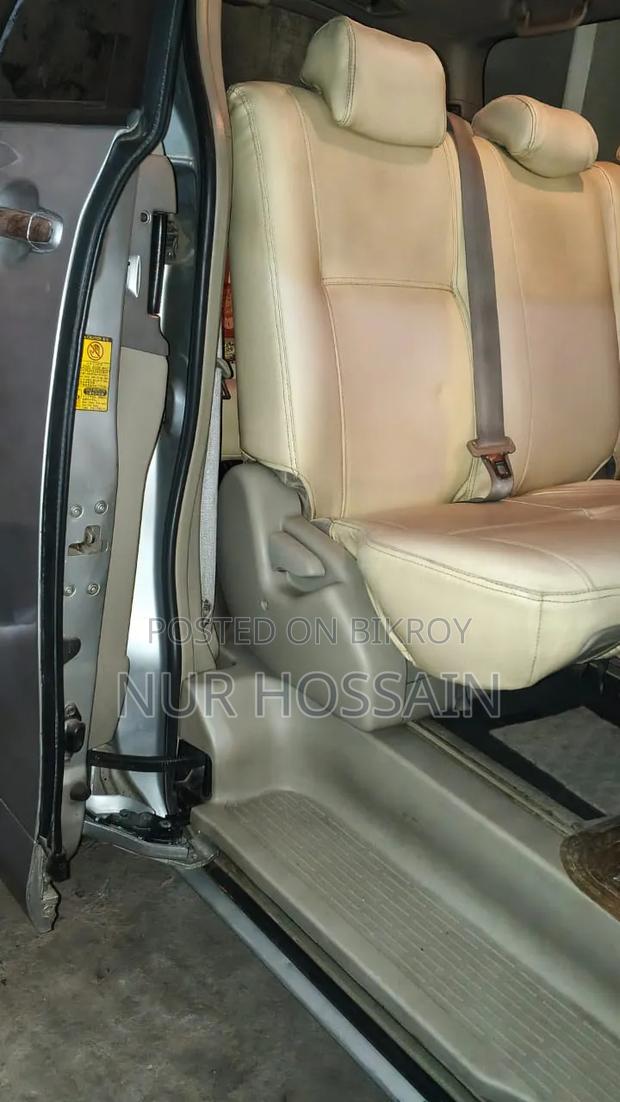 Toyota Noah 2.0 143hp AWD (7 Seater) 2012 Silver