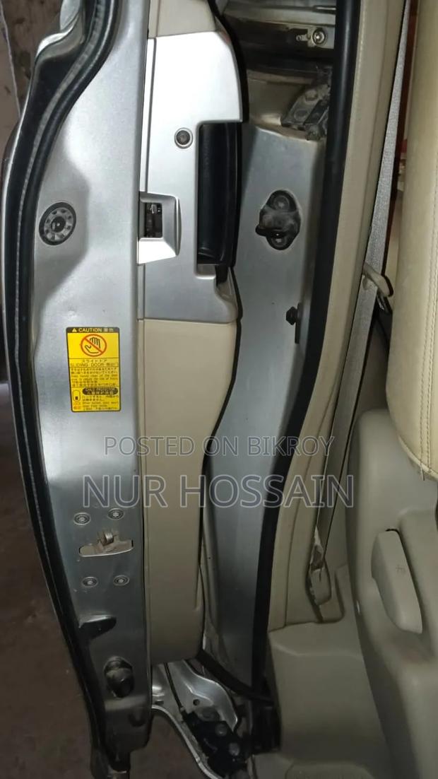 Toyota Noah 2.0 143hp AWD (7 Seater) 2012 Silver