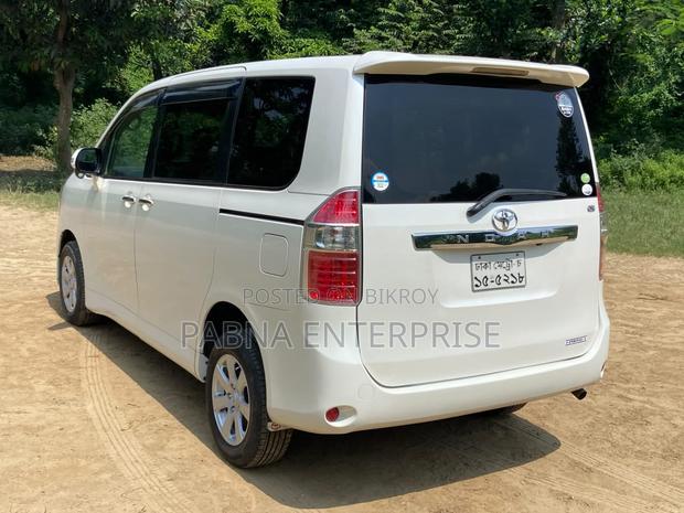 Toyota Noah 2009 Pearl