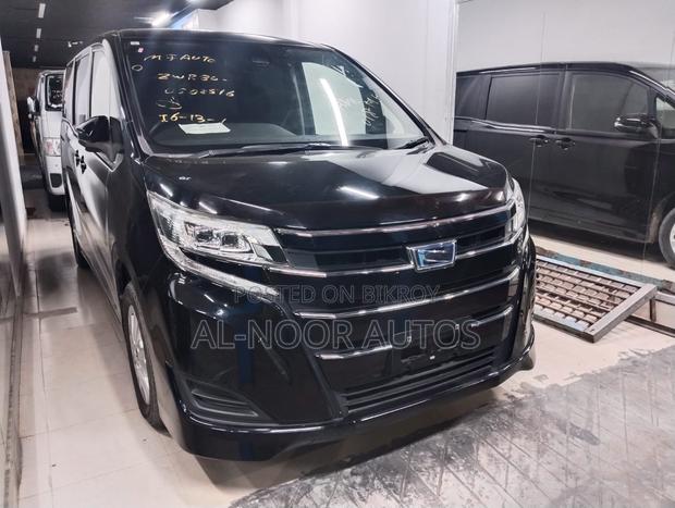 Toyota Noah 1.8 FWD Hybrid (7 seater) 2021 Black