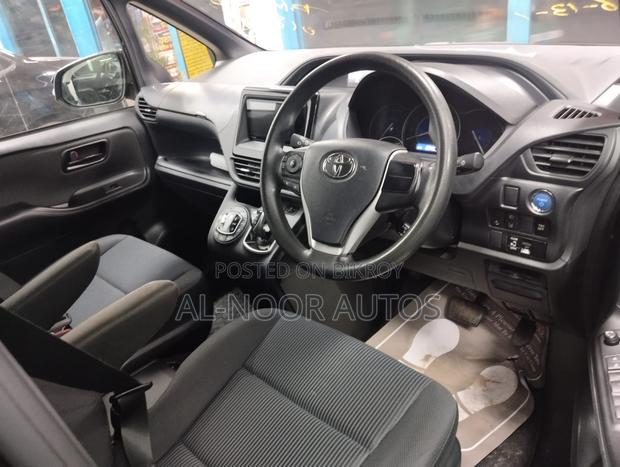 Toyota Noah 1.8 FWD Hybrid (7 seater) 2021 Black