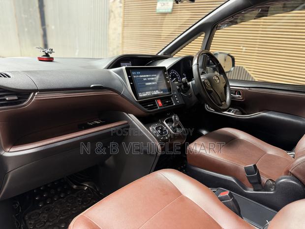 Toyota Esquire 1.8 FWD Hybrid (7 seater) 2018 Black